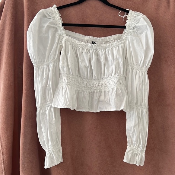 H&M Tops - H&M ruffled white top